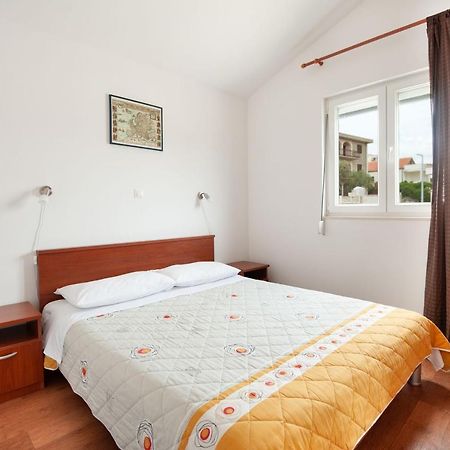 Apartments Lumaduma Трогир Екстериор снимка