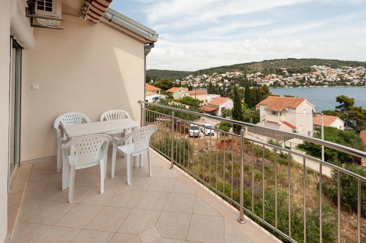 Apartments Lumaduma Трогир Екстериор снимка
