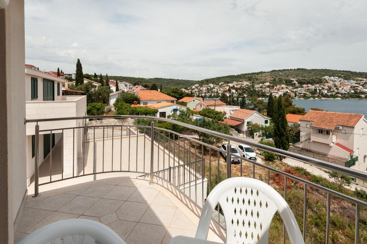 Apartments Lumaduma Трогир Екстериор снимка