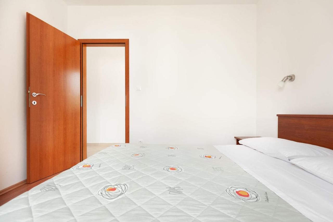 Apartments Lumaduma Трогир Екстериор снимка