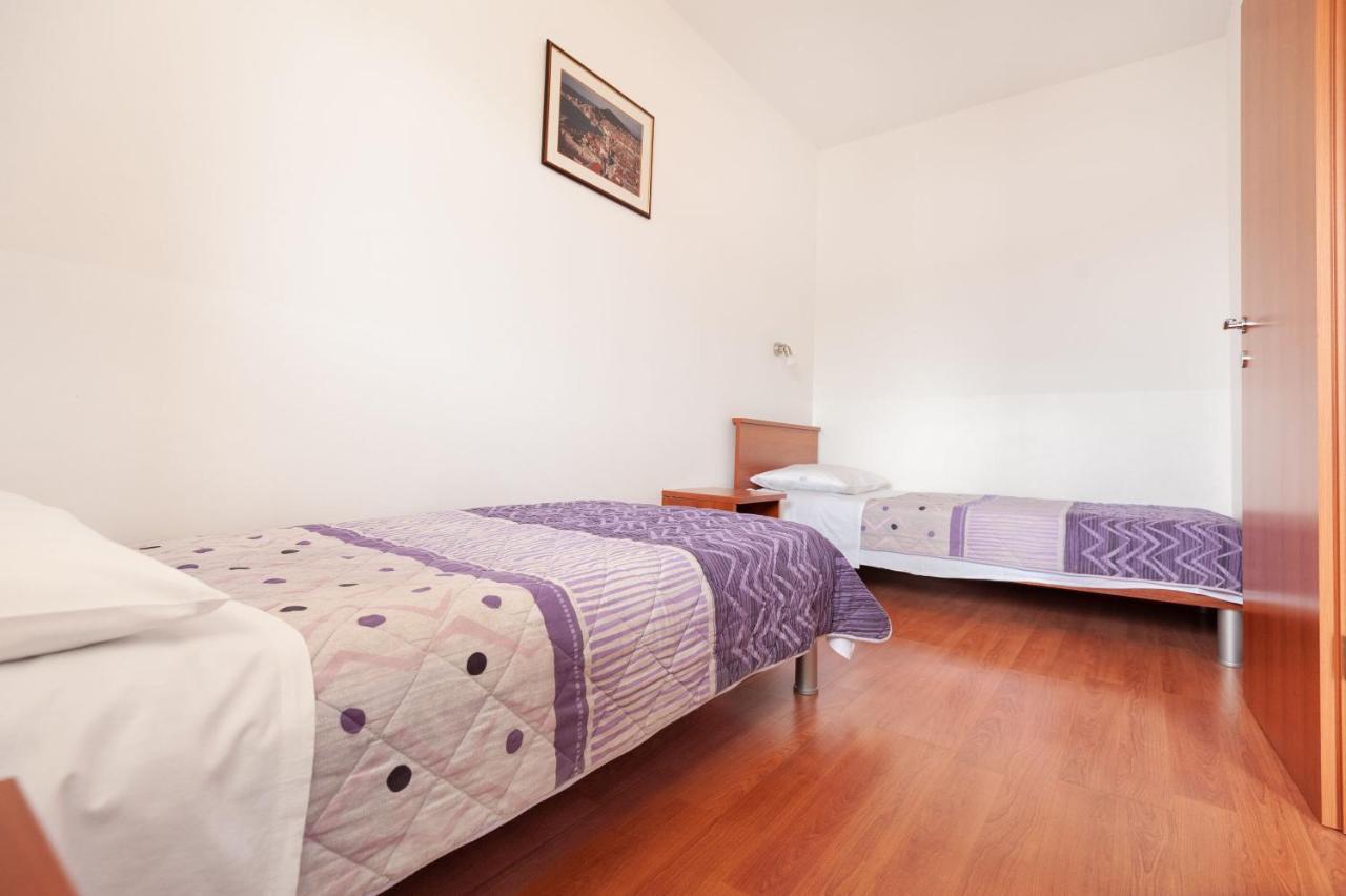 Apartments Lumaduma Трогир Екстериор снимка