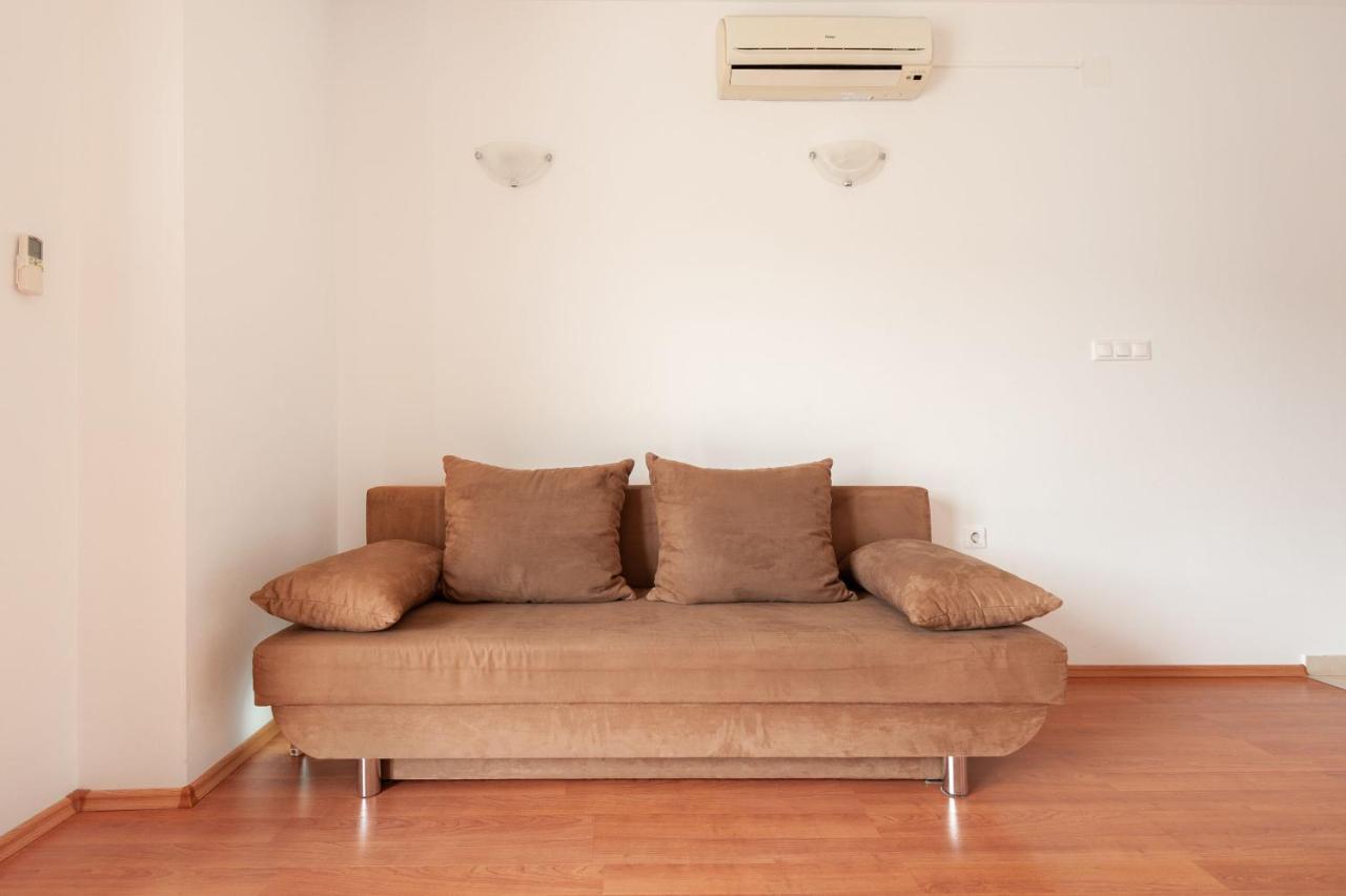 Apartments Lumaduma Трогир Екстериор снимка
