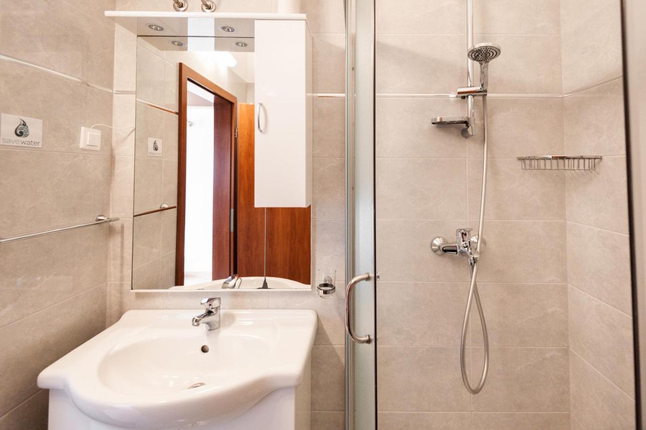 Apartments Lumaduma Трогир Екстериор снимка