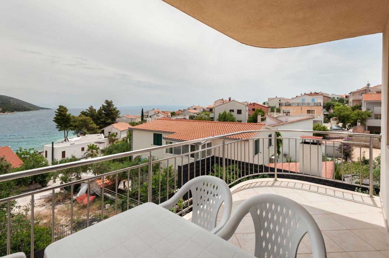 Apartments Lumaduma Трогир Екстериор снимка